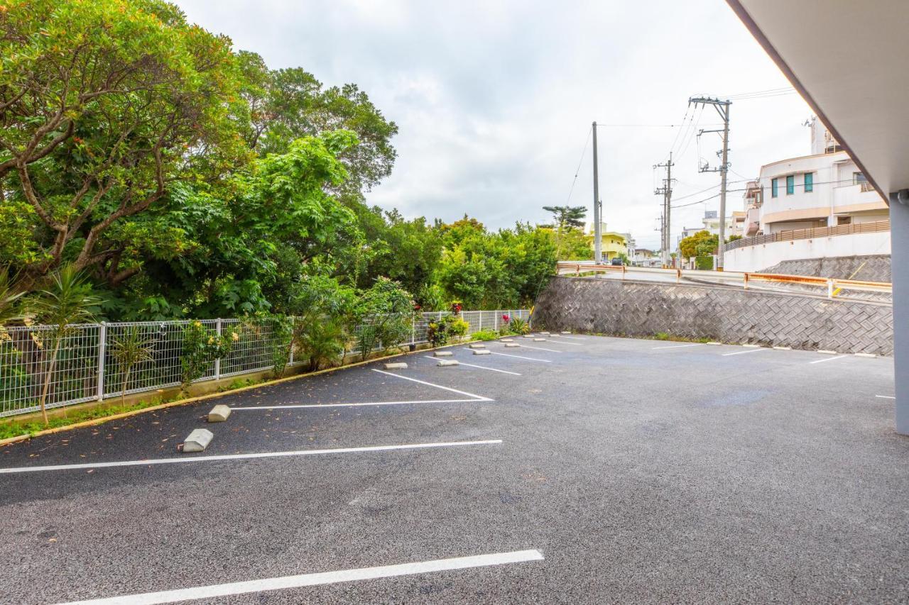 Mr. Kinjo In Matabee Aparthotel Okinawa Екстериор снимка